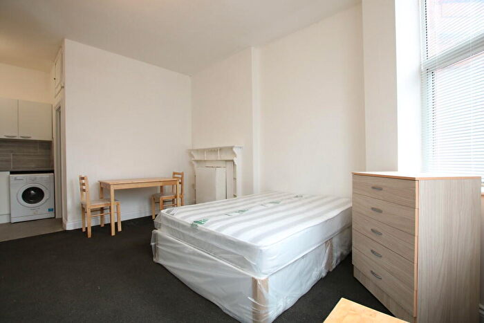 Studio To Rent In St Pauls Avenue, Willesden Green, London, NW2