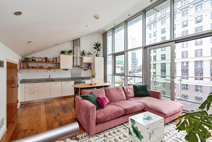 2 Bedroom Flat For Sale In Clowes Street, Salford, Lancashire, M3