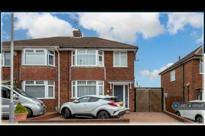 3 Bedroom Semi-Detached House To Rent In Silecroft Road, Luton, LU2