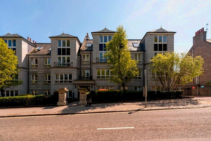 2 Bedroom Flat To Rent In King's Gate, West End, Aberdeen, AB15