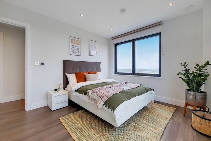 3 Bedroom Flat To Rent In Uncle Southall, Southall, London, UB2