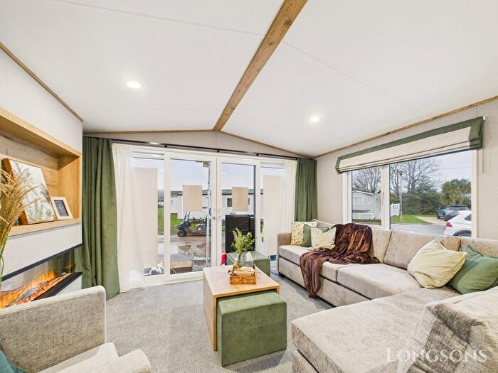 2 Bedroom Park Home For Sale In Arbor Lane, Lowestoft, NR33