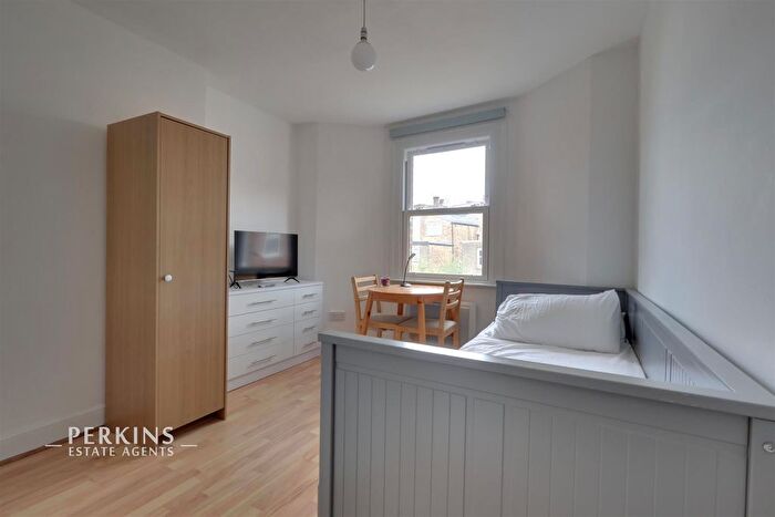 Studio To Rent In Buxton Road, London, NW2