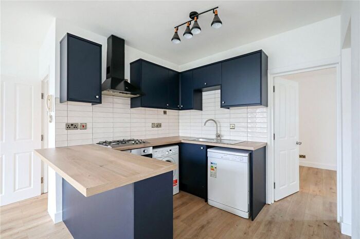 2 Bedroom Flat For Sale In Gunnersbury Avenue, London, W5