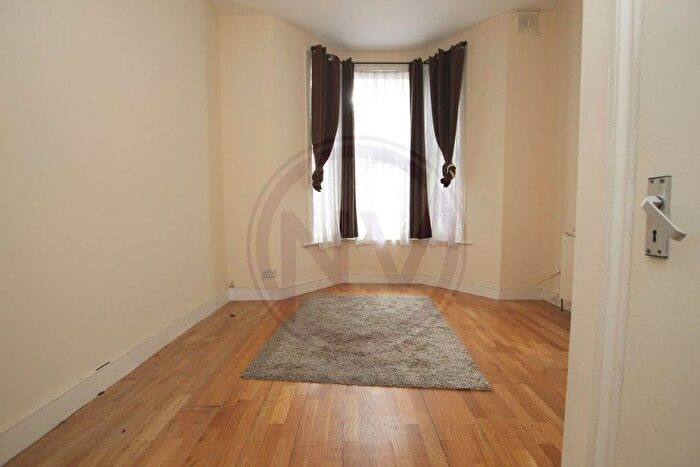 1 Bedroom Flat To Rent In Falmer Road, Enfield, EN1