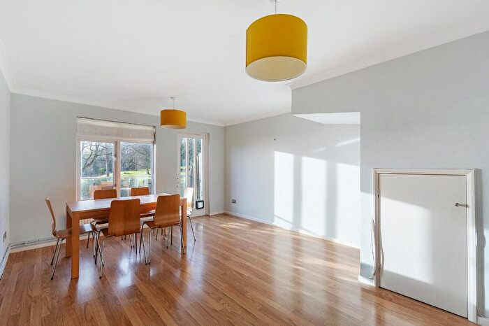 2 Bedroom Terraced House To Rent In Auckland Road, London, SE19