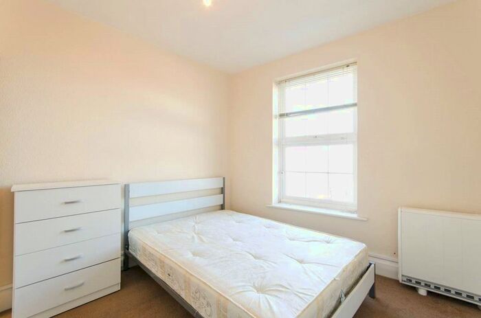 1 Bedroom Flat To Rent In Kingsley Avenue, West Ealing, London, W13