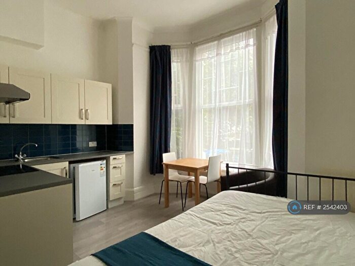 Studio To Rent In Kilburn, London, NW6