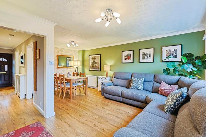 3 Bedroom Link Detached House For Sale In Tickhill Close, Lower Earley, Reading, RG6