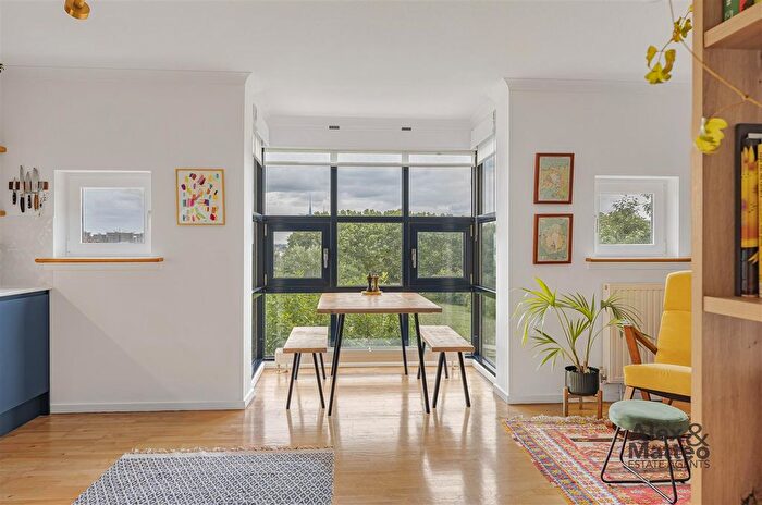 2 Bedroom Flat To Rent In Tivoli Court, Rotherhithe, SE16