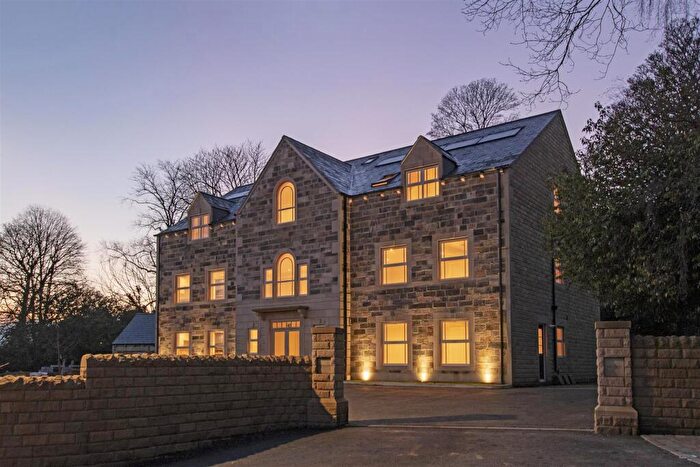 2 Bedroom Apartment To Rent In Apartment Whirlow Grange Close, Sheffield, S11