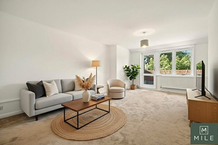 2 Bedroom Apartment For Sale In St. Laurence Close, London, NW6