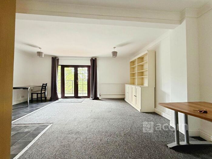 3 Bedroom Flat To Rent In Mounts Road Greenhithe, DA9