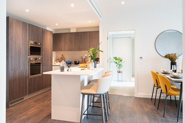 2 Bedroom Flat To Rent In Bloom West, Nine Elms Ln, Nine Elms, London, SW11