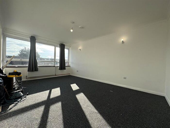 2 Bedroom Apartment To Rent In Waylands Court, Ilford, IG1