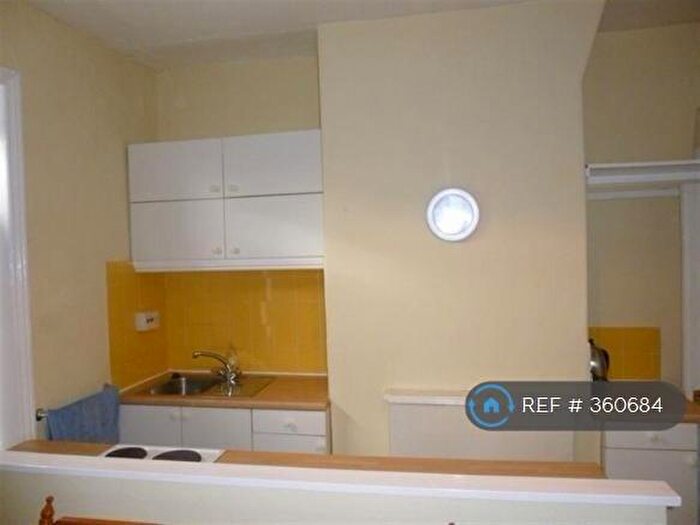 1 Bedroom Flat To Rent In Tong Street, Bradford, BD4
