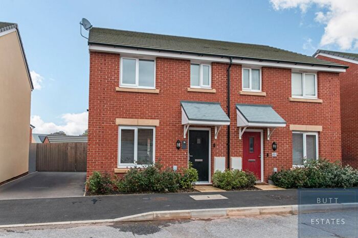 3 Bedroom Semi Detached House For Sale In Calves Close, Exeter, EX5