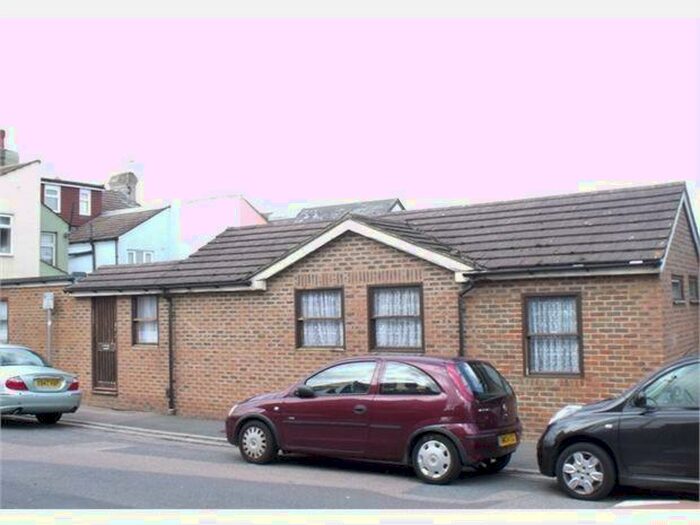 2 Bedroom Bungalow To Rent In Shakespeare Road, Gillingham, ME7