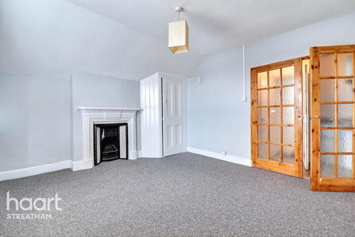 Studio To Rent In Broxholm Road, London, SE27