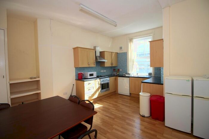 6 Bedroom Maisonette To Rent In Harrogate House, Shieldfield, Newcastle Upon Tyne, NE2