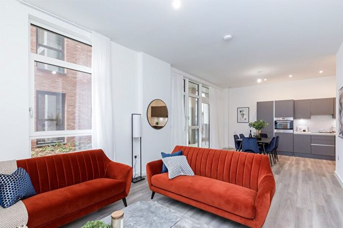 3 Bedroom Flat To Rent In John Charles Tower, E13