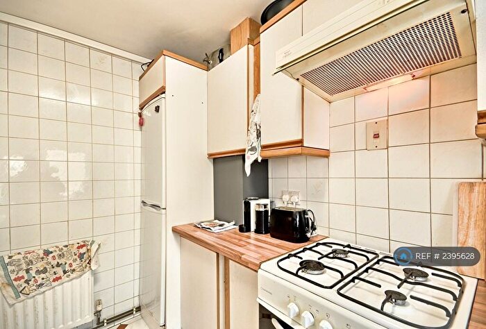 3 Bedroom Flat To Rent In Micawber Court, London, N1