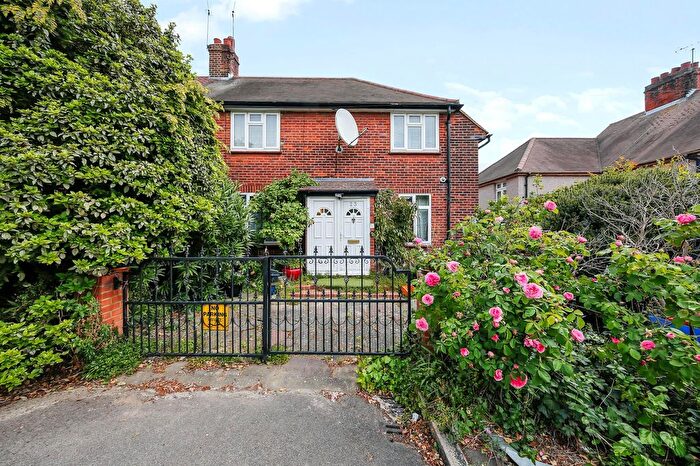 3 Bedroom Semi-Detached House For Sale In Maldon Walk, Woodford Green, IG8