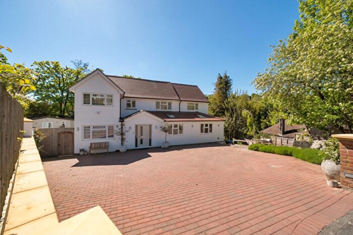 5 Bedroom Detached House To Rent In Deansfield Caterham, CR3