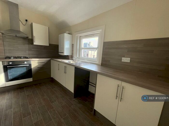 2 Bedroom Flat To Rent In Sprotwell Terrace, Sauchie, Alloa, FK10