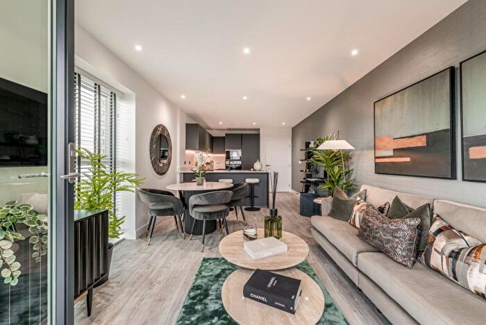 2 Bedroom Flat For Sale In Flat Kew Bridge Rise, Brentford, TW8