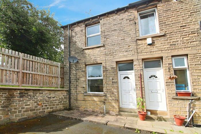 2 Bedroom End Of Terrace House To Rent In Cross Cottages, Marsh, Huddersfield, West Yorkshire, HD1