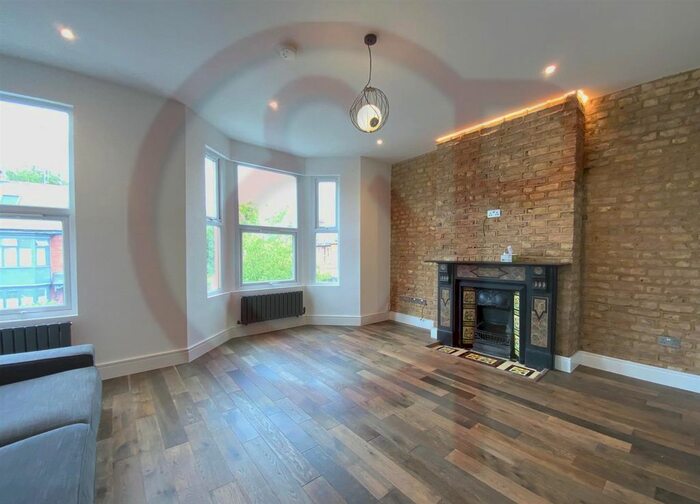 3 Bedroom Flat To Rent In Leghorn Road, Willesden Junction, NW10