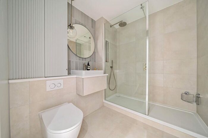 2 Bedroom Apartment To Rent In Fellowes Rise, Winchester, SO22
