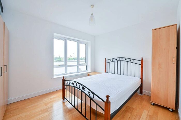 2 Bedroom Flat To Rent In Rotherhithe Street, Canada Water, London, SE16