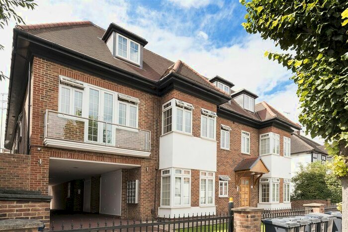 2 Bedroom Flat To Rent In Beechcroft Avenue, Golders Green, NW11