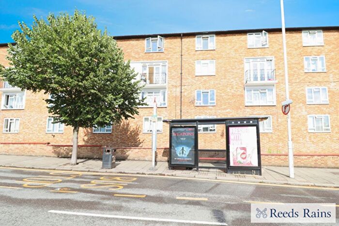 2 Bedroom Flat To Rent In Whalebone Lane South, Romford, RM6