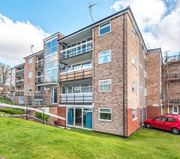 2 Bedroom Flat For Sale In Northlands Drive, Stratford Court Northlands Drive, SO23