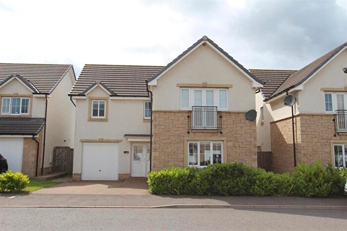 4 Bedroom House To Rent In Woodpecker Crescent, Dunfermline, KY11
