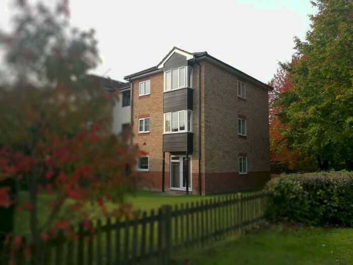 2 Bedroom Flat To Rent In Tamarin Gardens, Cambridge, CB1