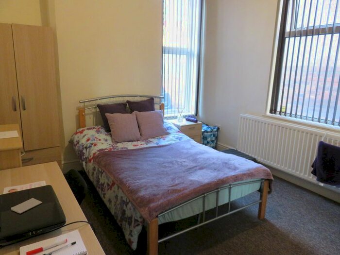 Studio To Rent In Park Road, Lenton, Nottingham, NG7