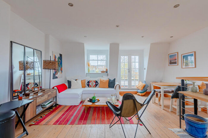 2 Bedroom Apartment To Rent In Barnsbury Street, London, N1