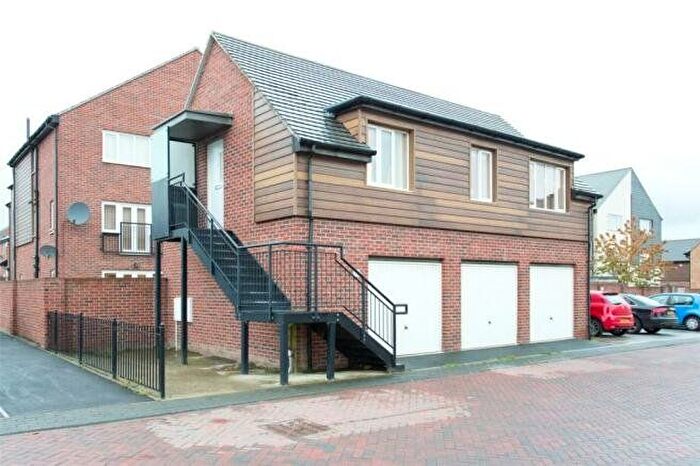 2 Bedroom Flat To Rent In Oaklands Place, Gipton, Leeds, West Yorkshire, LS8