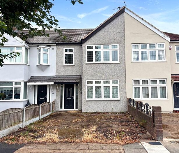 3 Bedroom Terraced House For Sale In Jersey Road, Rainham, RM13