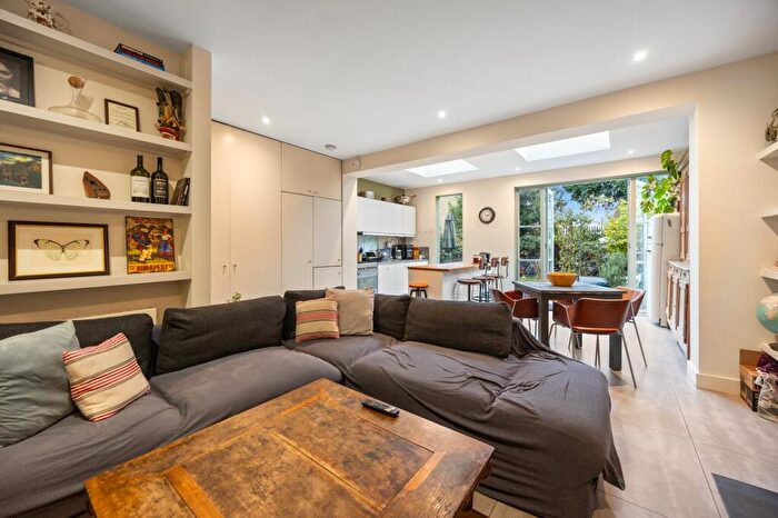 4 Bedroom Semi-Detached House To Rent In Bramston Road, Willesden Junction, NW10