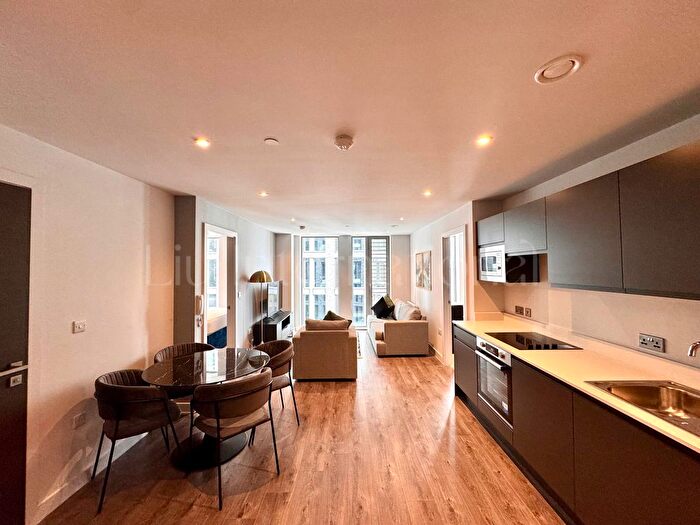 2 Bedroom Flat To Rent In Greengate, Salford, M3