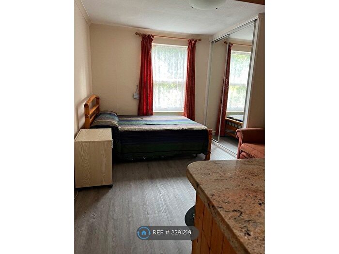 Studio To Rent In Eade Road, London, N4