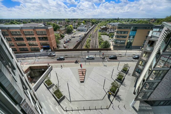 3 Bedroom Flat To Rent In Twickenham Gateway, London Road, Twickenham, TW1