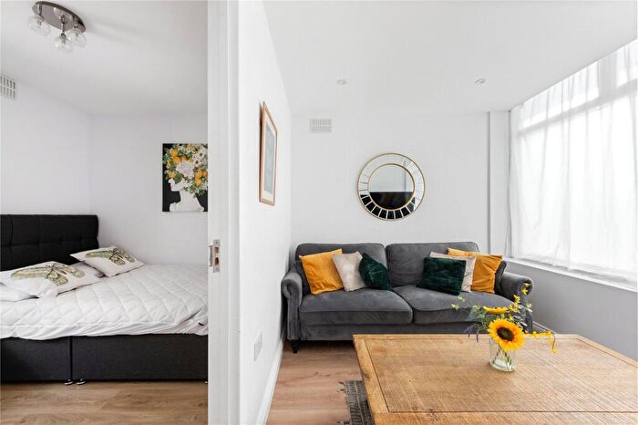 3 Bedroom Terraced House For Sale In Kirkton Road, London, N15