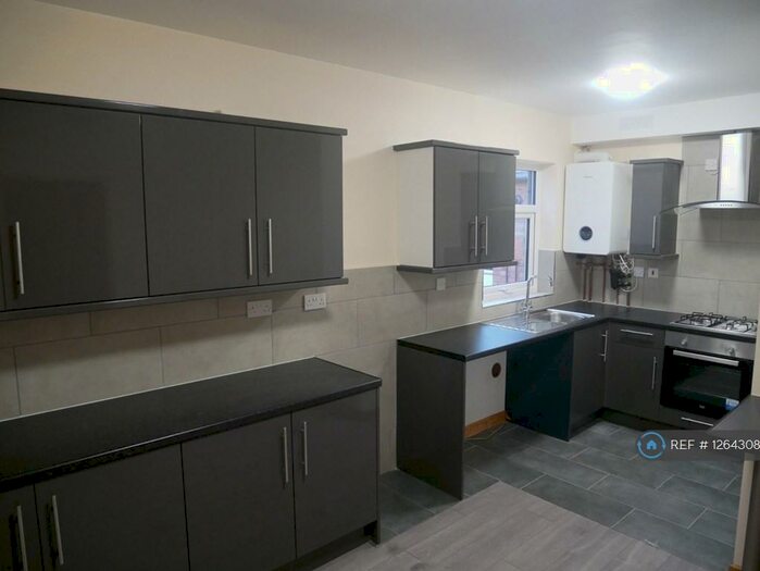 2 Bedroom Flat To Rent In Clarendon Park Road, Leicester, LE2