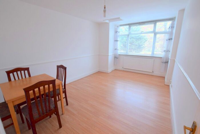 1 Bedroom Flat To Rent In Romford Road, Forest Gate E7